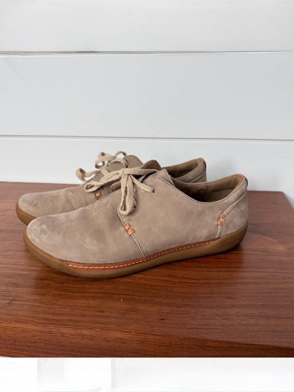 Clarks Unstructured Women's Beige Suede Lace Up Oxford Comfort Work Shoes 6.5 M